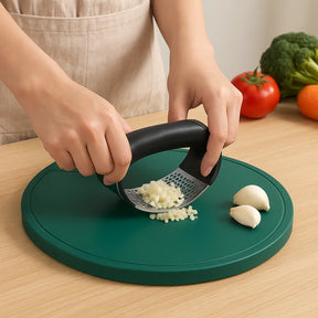 Kit Tábua de Corte Antiderrapante + Espremedor de Alho Inox