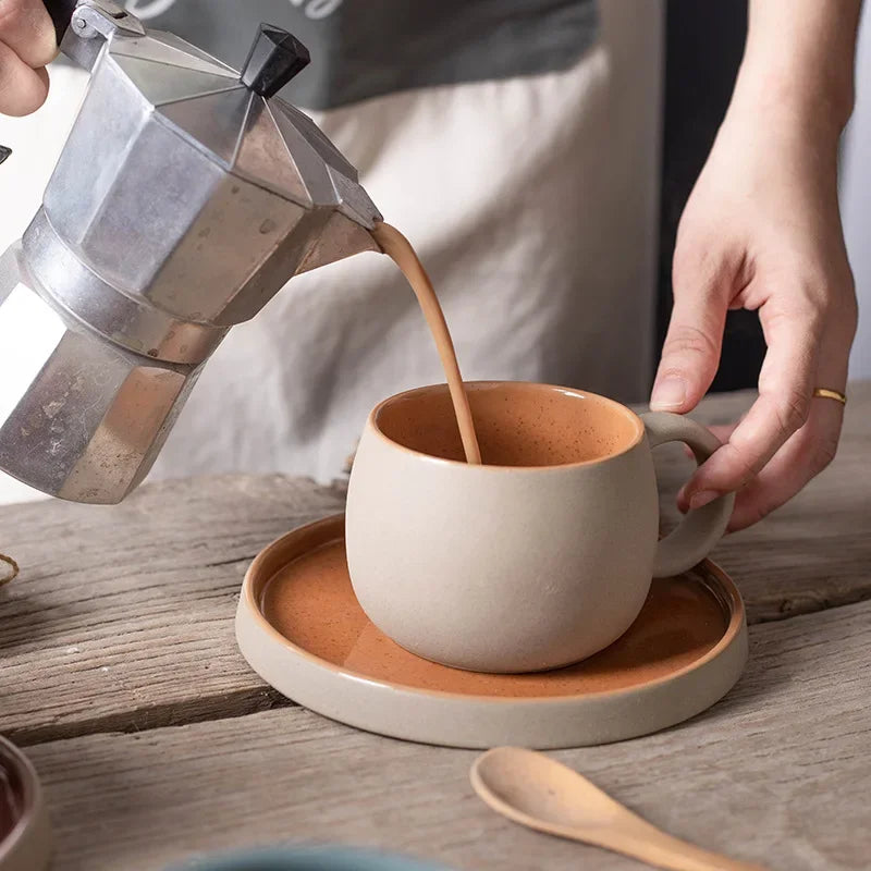Conjunto Caneca e Pires de Cerâmica